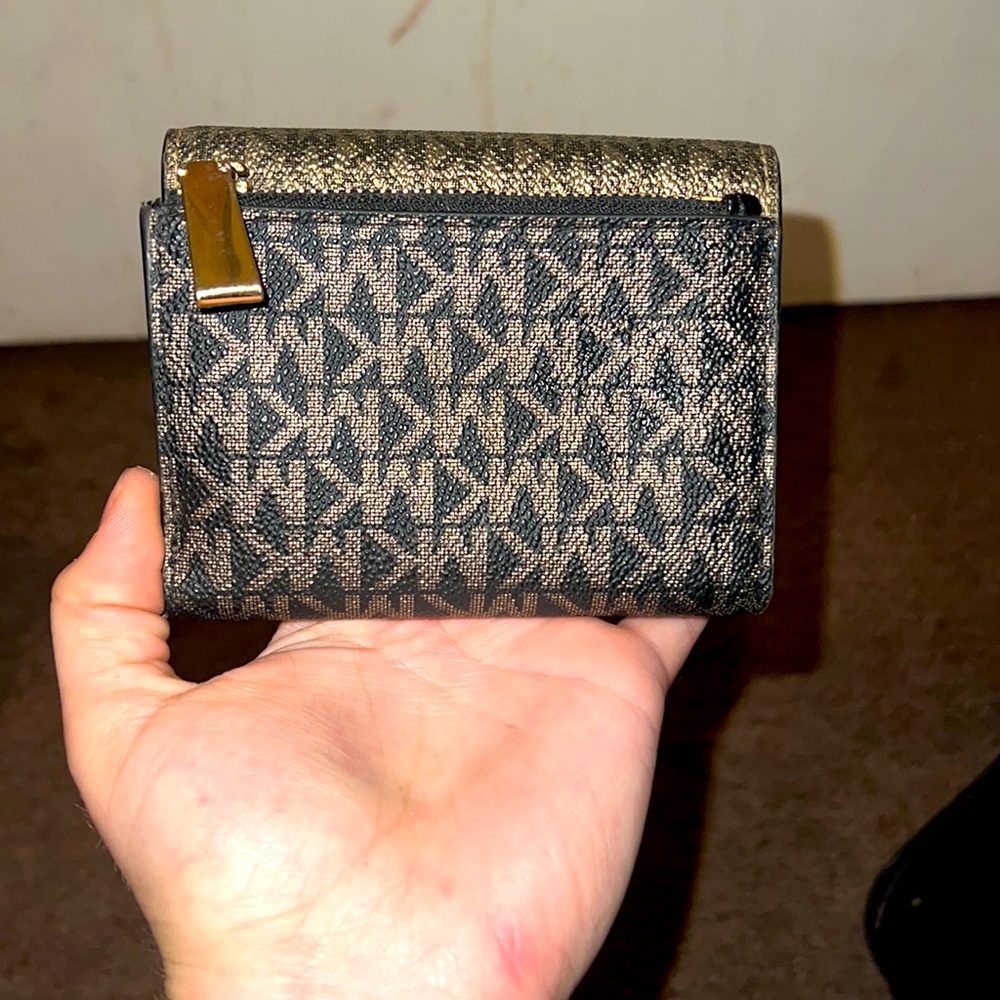 Michale Kors Wallet! - Picture 2 of 4